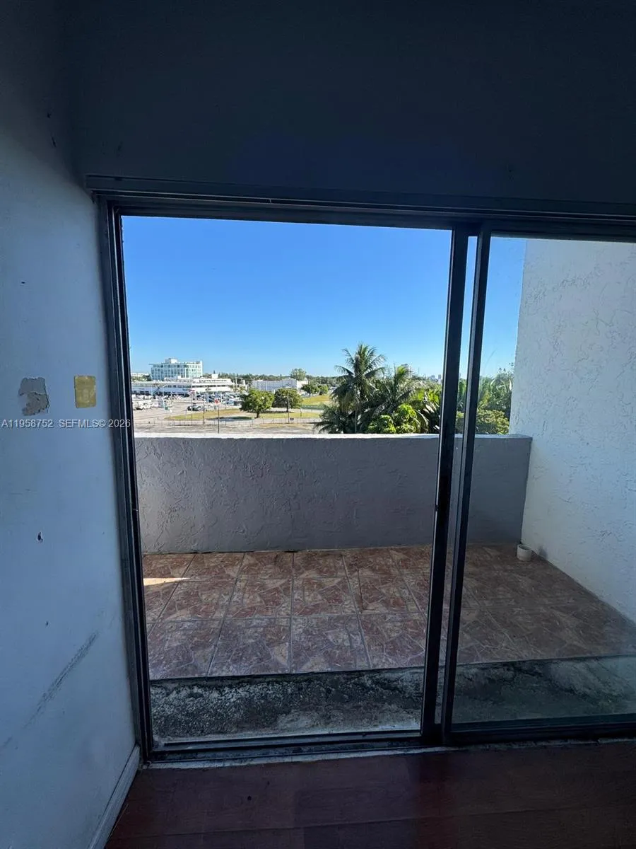 7801 Ne 4th Ct 516, Miami, Florida 33138, Miami, Florida 33138, 2 Bedrooms Bedrooms, ,1 BathroomBathrooms,Residential,For Sale,7801 Ne 4th Ct 516, Miami, Florida 33138,A11958752