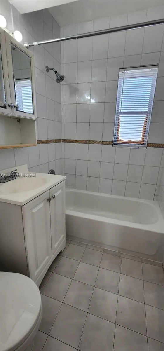 3670 Sw 10th St 10b, Miami, Florida 33135, Miami, Florida 33135, 2 Bedrooms Bedrooms, ,1 BathroomBathrooms,Residential Lease,For Rent,3670 Sw 10th St 10b, Miami, Florida 33135,A11958913