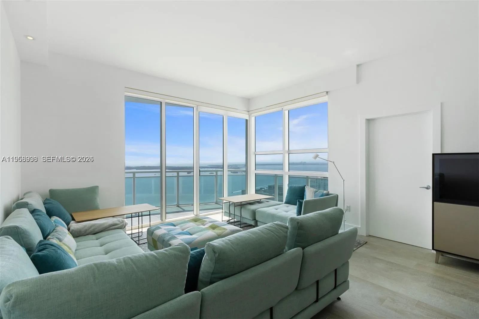 950 Brickell Bay Dr 4411, Miami, Florida 33131, Miami, Florida 33131, 2 Bedrooms Bedrooms, ,2 BathroomsBathrooms,Residential Lease,For Rent,950 Brickell Bay Dr 4411, Miami, Florida 33131,A11958938