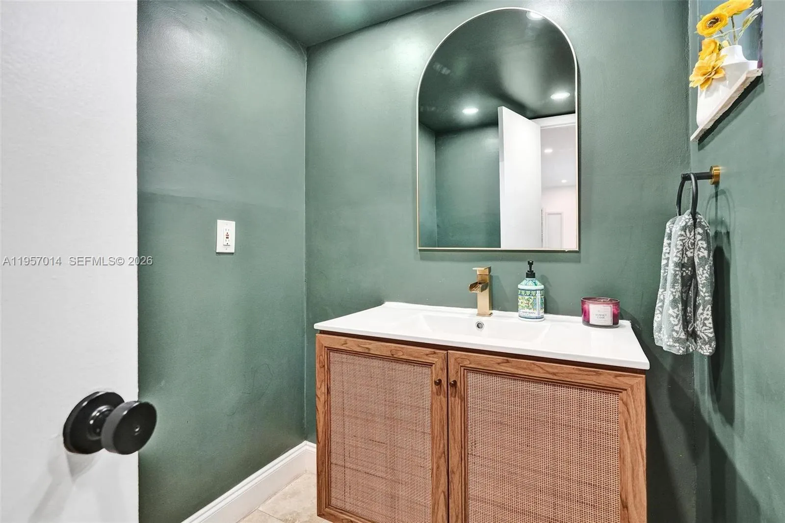 1165 99th St 2, Bay Harbor Islands, Florida 33154, Bay Harbor Islands, Florida 33154, 3 Bedrooms Bedrooms, ,3 BathroomsBathrooms,Residential,For Sale,1165 99th St 2, Bay Harbor Islands, Florida 33154,A11957014