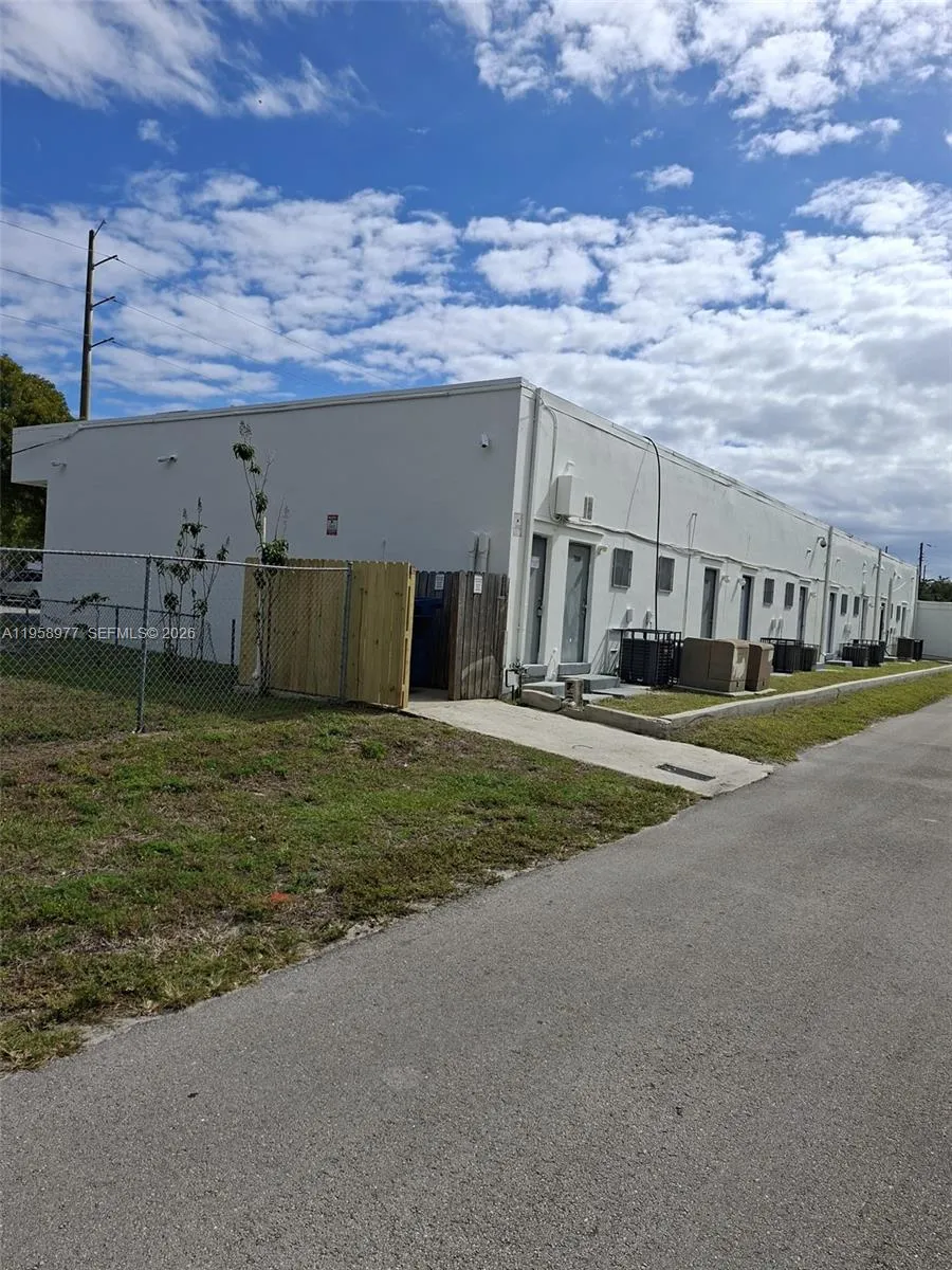 714a S Dixie Hwy, Hallandale Beach, Florida 33009, Hallandale Beach, Florida 33009, ,Commercial Lease,For Rent,714a S Dixie Hwy, Hallandale Beach, Florida 33009,A11958977
