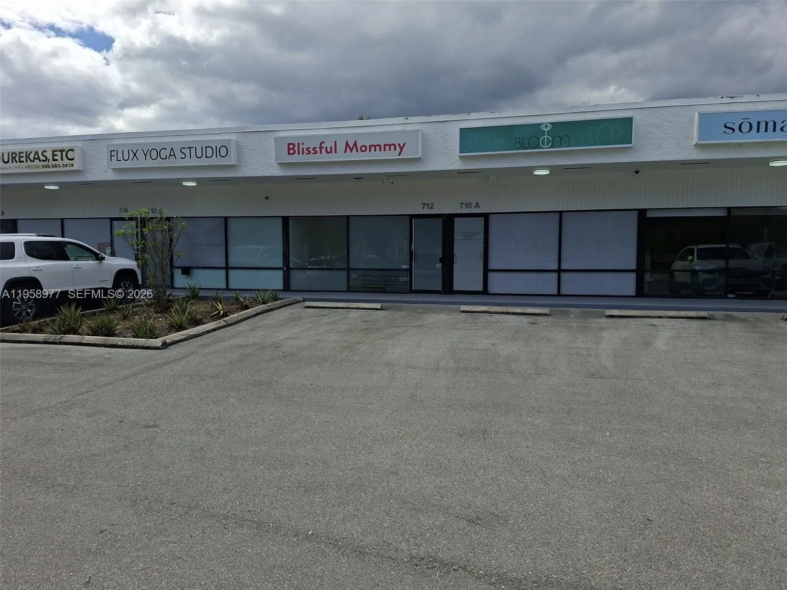 714a S Dixie Hwy, Hallandale Beach, Florida 33009, Hallandale Beach, Florida 33009, ,Commercial Lease,For Rent,714a S Dixie Hwy, Hallandale Beach, Florida 33009,A11958977