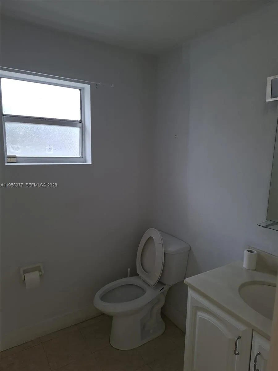 714a S Dixie Hwy, Hallandale Beach, Florida 33009, Hallandale Beach, Florida 33009, ,Commercial Lease,For Rent,714a S Dixie Hwy, Hallandale Beach, Florida 33009,A11958977