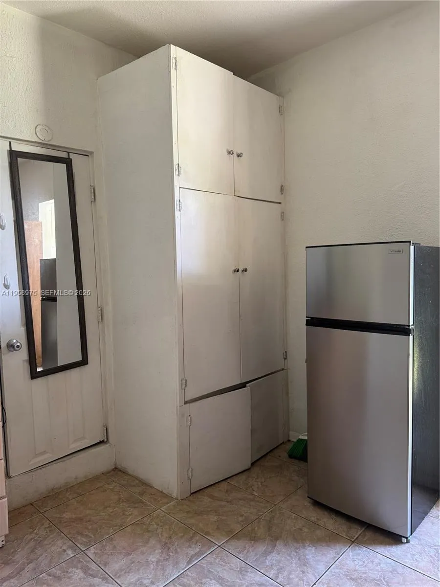 1822 Cleveland St 3, Hollywood, Florida 33020, Hollywood, Florida 33020, ,1 BathroomBathrooms,Residential Lease,For Rent,1822 Cleveland St 3, Hollywood, Florida 33020,A11958975