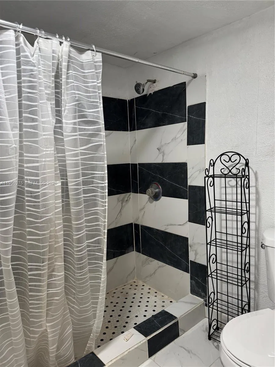 1822 Cleveland St 3, Hollywood, Florida 33020, Hollywood, Florida 33020, ,1 BathroomBathrooms,Residential Lease,For Rent,1822 Cleveland St 3, Hollywood, Florida 33020,A11958975