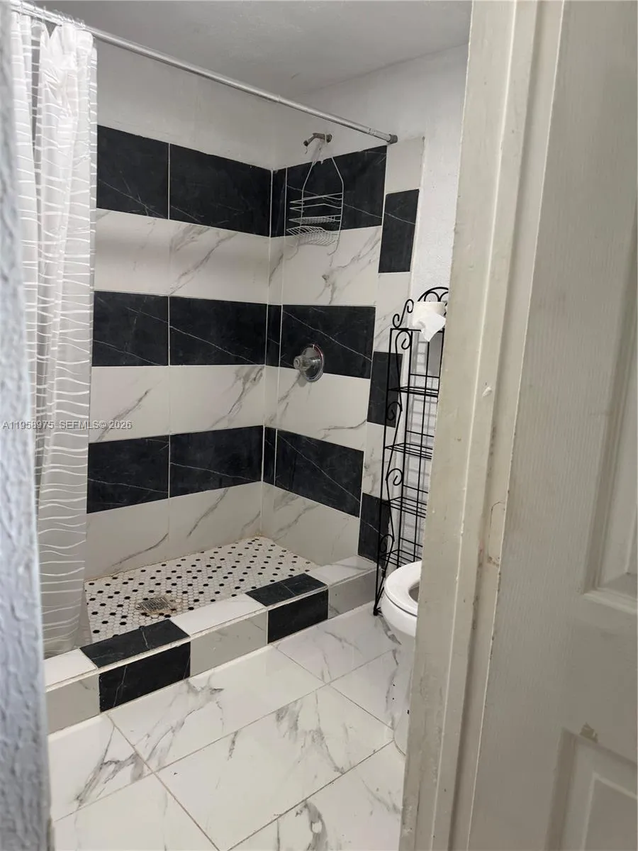 1822 Cleveland St 3, Hollywood, Florida 33020, Hollywood, Florida 33020, ,1 BathroomBathrooms,Residential Lease,For Rent,1822 Cleveland St 3, Hollywood, Florida 33020,A11958975