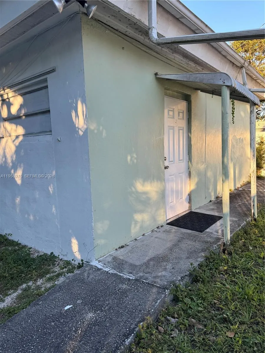 1822 Cleveland St 3, Hollywood, Florida 33020, Hollywood, Florida 33020, ,1 BathroomBathrooms,Residential Lease,For Rent,1822 Cleveland St 3, Hollywood, Florida 33020,A11958975