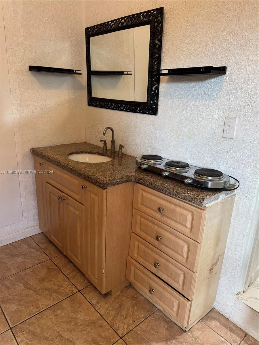 1822 Cleveland St 3, Hollywood, Florida 33020, Hollywood, Florida 33020, ,1 BathroomBathrooms,Residential Lease,For Rent,1822 Cleveland St 3, Hollywood, Florida 33020,A11958975