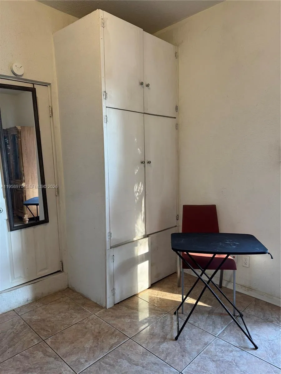 1822 Cleveland St 3, Hollywood, Florida 33020, Hollywood, Florida 33020, ,1 BathroomBathrooms,Residential Lease,For Rent,1822 Cleveland St 3, Hollywood, Florida 33020,A11958975