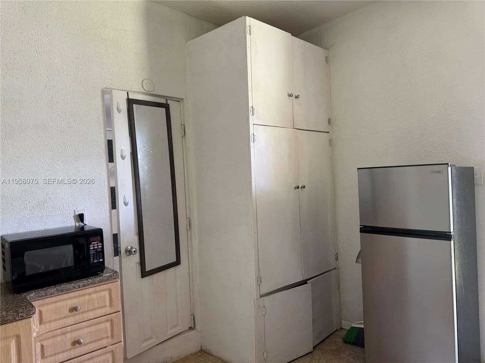 1822 Cleveland St 3, Hollywood, Florida 33020, Hollywood, Florida 33020, ,1 BathroomBathrooms,Residential Lease,For Rent,1822 Cleveland St 3, Hollywood, Florida 33020,A11958975