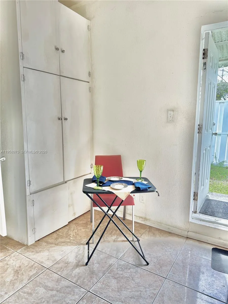 1822 Cleveland St 3, Hollywood, Florida 33020, Hollywood, Florida 33020, ,1 BathroomBathrooms,Residential Lease,For Rent,1822 Cleveland St 3, Hollywood, Florida 33020,A11958975
