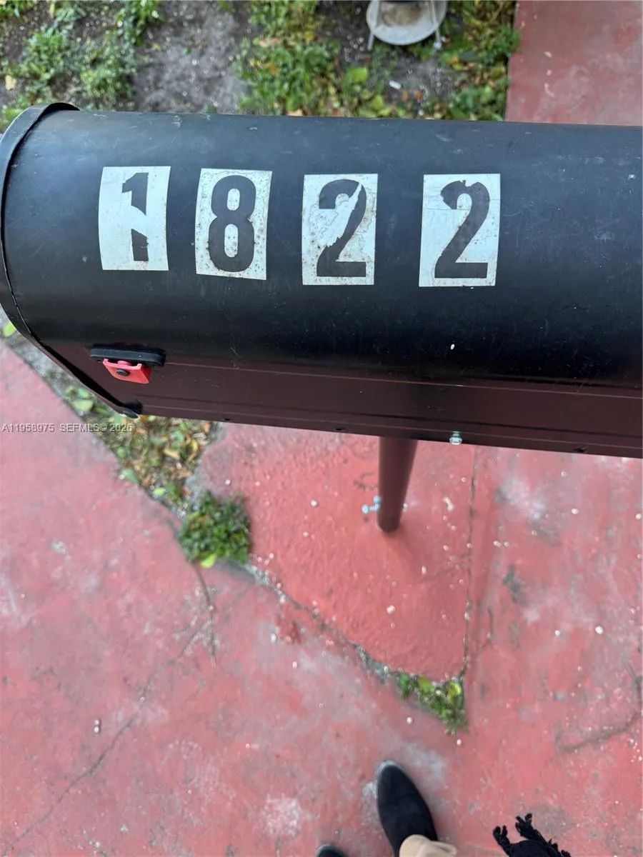 1822 Cleveland St 3, Hollywood, Florida 33020, Hollywood, Florida 33020, ,1 BathroomBathrooms,Residential Lease,For Rent,1822 Cleveland St 3, Hollywood, Florida 33020,A11958975