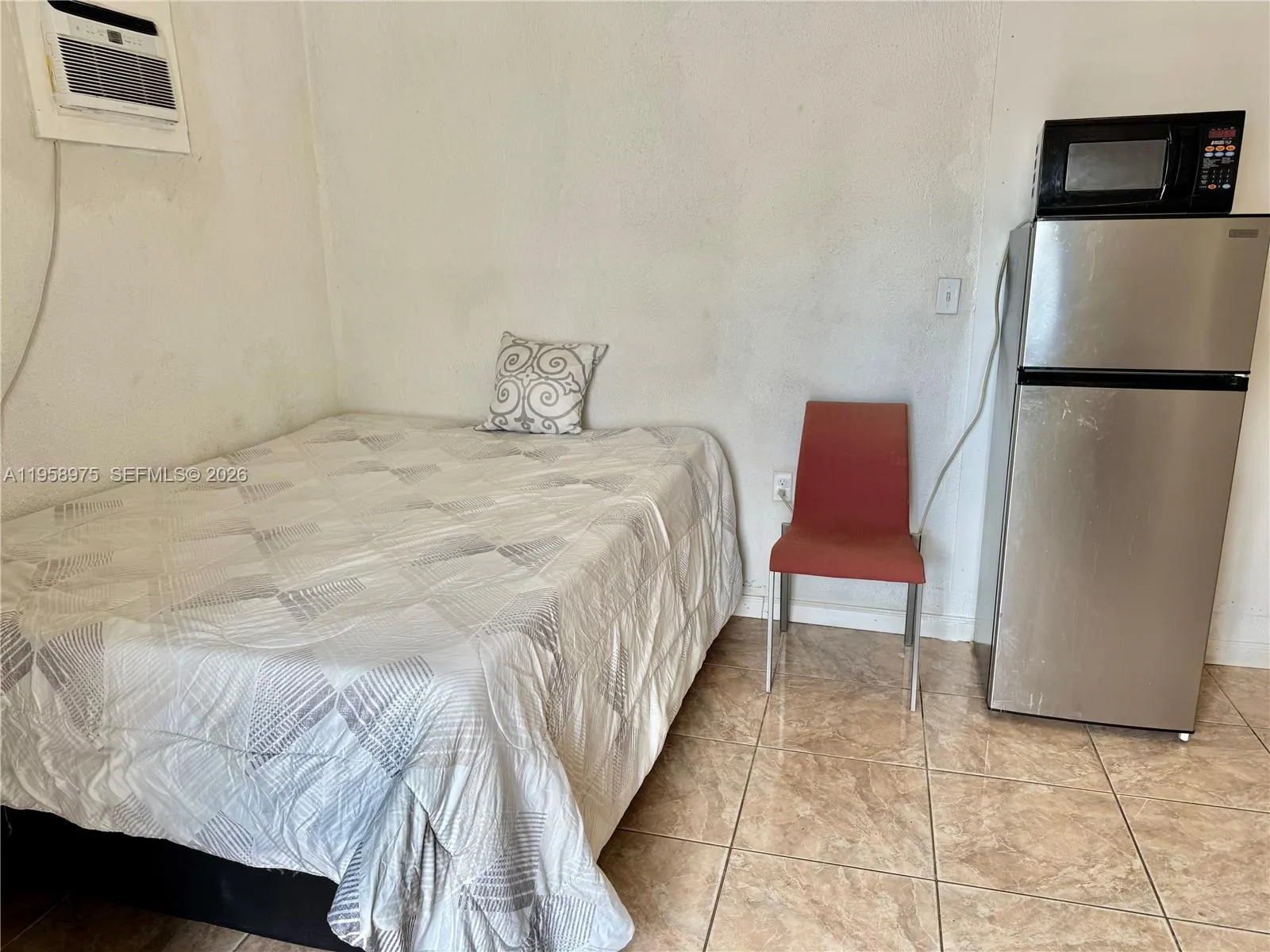 1822 Cleveland St 3, Hollywood, Florida 33020, Hollywood, Florida 33020, ,1 BathroomBathrooms,Residential Lease,For Rent,1822 Cleveland St 3, Hollywood, Florida 33020,A11958975