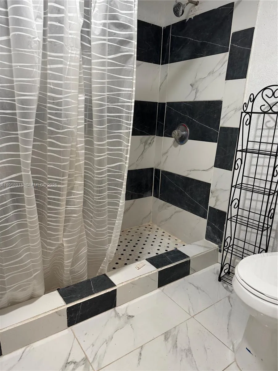 1822 Cleveland St 3, Hollywood, Florida 33020, Hollywood, Florida 33020, ,1 BathroomBathrooms,Residential Lease,For Rent,1822 Cleveland St 3, Hollywood, Florida 33020,A11958975