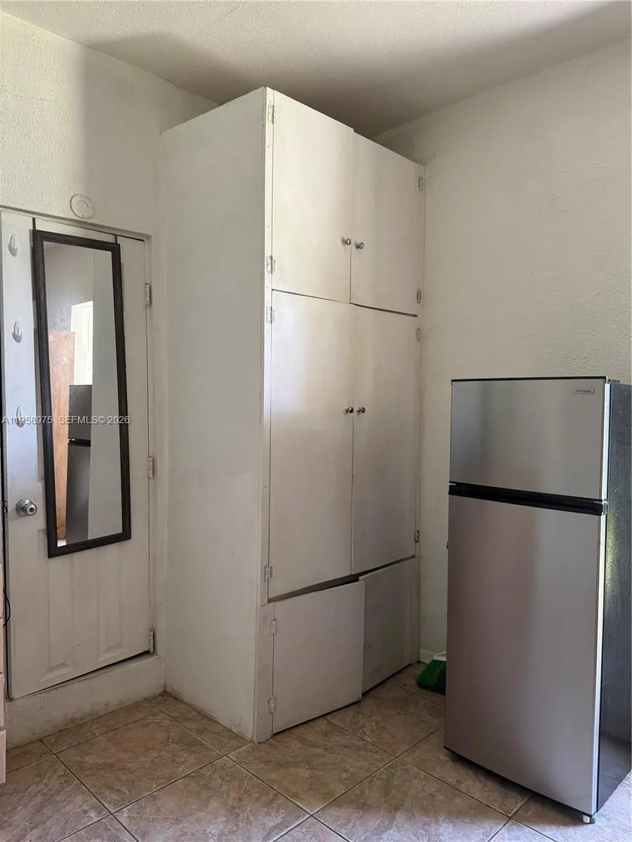 1822 Cleveland St 3, Hollywood, Florida 33020, Hollywood, Florida 33020, ,1 BathroomBathrooms,Residential Lease,For Rent,1822 Cleveland St 3, Hollywood, Florida 33020,A11958975