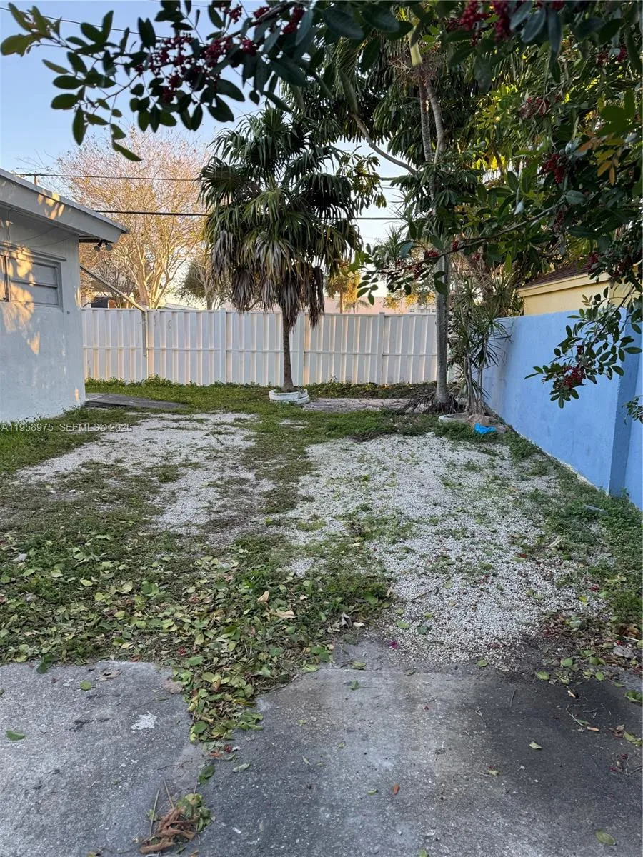 1822 Cleveland St 3, Hollywood, Florida 33020, Hollywood, Florida 33020, ,1 BathroomBathrooms,Residential Lease,For Rent,1822 Cleveland St 3, Hollywood, Florida 33020,A11958975