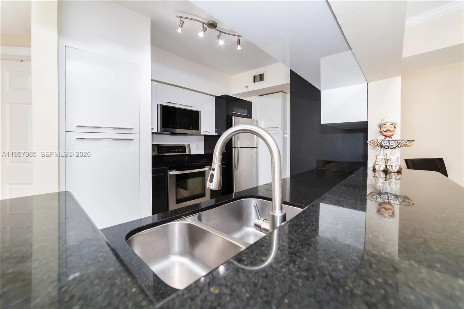 17100 N Bay Rd 1815, Sunny Isles Beach, Florida 33, Sunny Isles Beach, Florida 33160, 3 Bedrooms Bedrooms, ,2 BathroomsBathrooms,Residential,For Sale,17100 N Bay Rd 1815, Sunny Isles Beach, Florida 33,A11957085