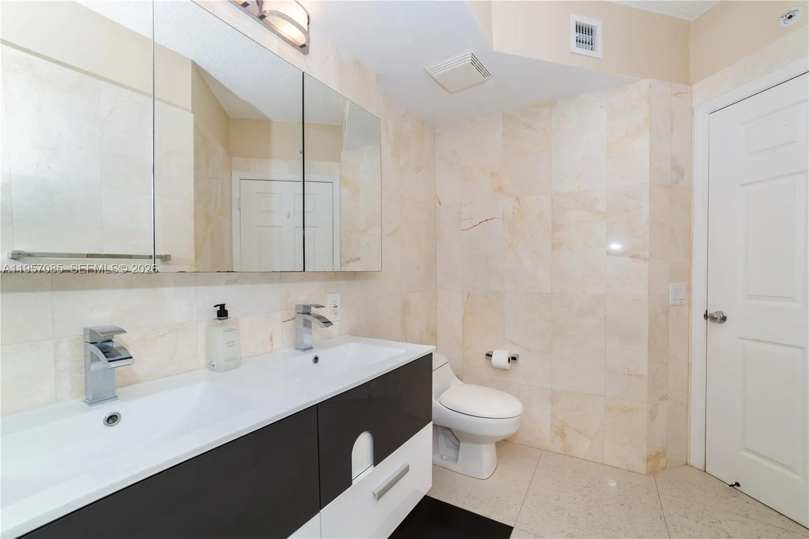 17100 N Bay Rd 1815, Sunny Isles Beach, Florida 33, Sunny Isles Beach, Florida 33160, 3 Bedrooms Bedrooms, ,2 BathroomsBathrooms,Residential,For Sale,17100 N Bay Rd 1815, Sunny Isles Beach, Florida 33,A11957085