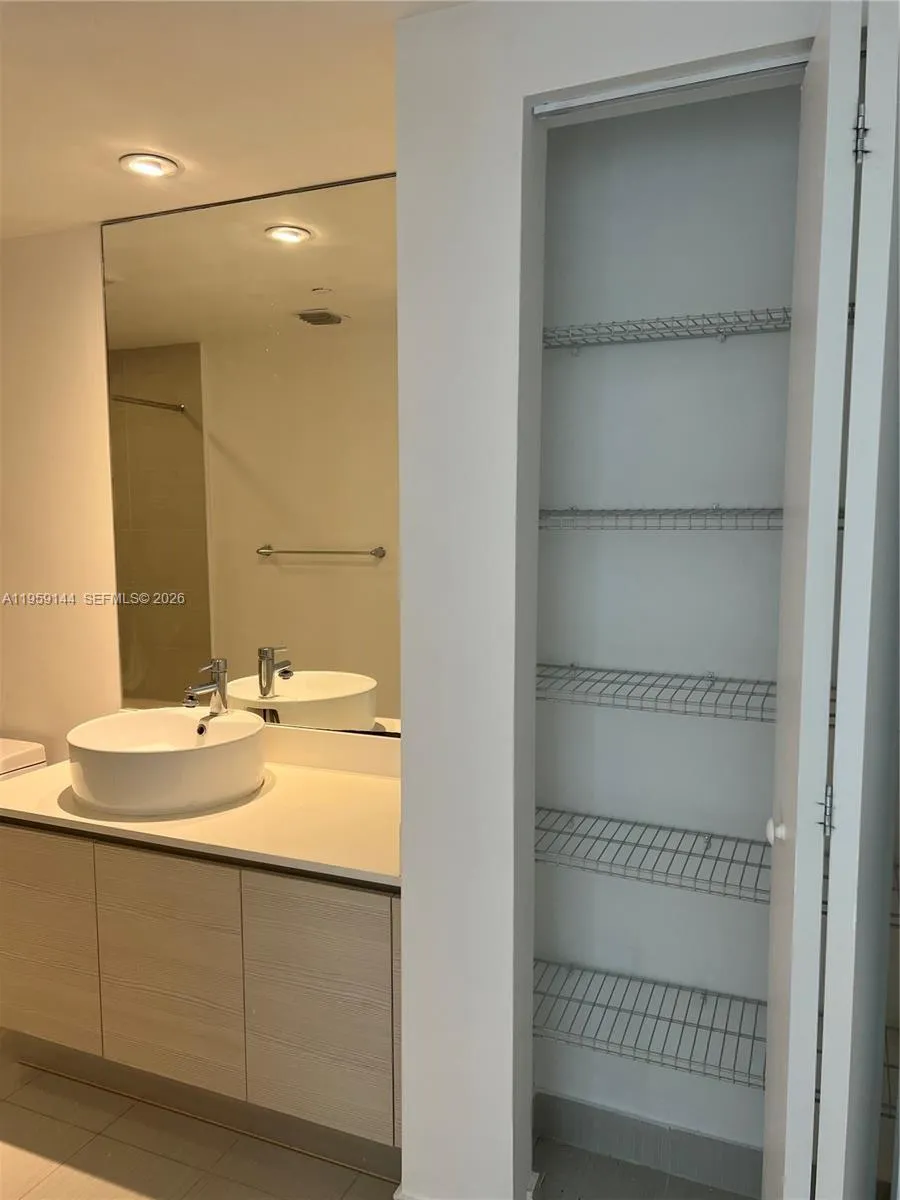 4250 Biscayne Blvd 1618, Miami, Florida 33137, Miami, Florida 33137, 2 Bedrooms Bedrooms, ,2 BathroomsBathrooms,Residential,For Sale,4250 Biscayne Blvd 1618, Miami, Florida 33137,A11959144