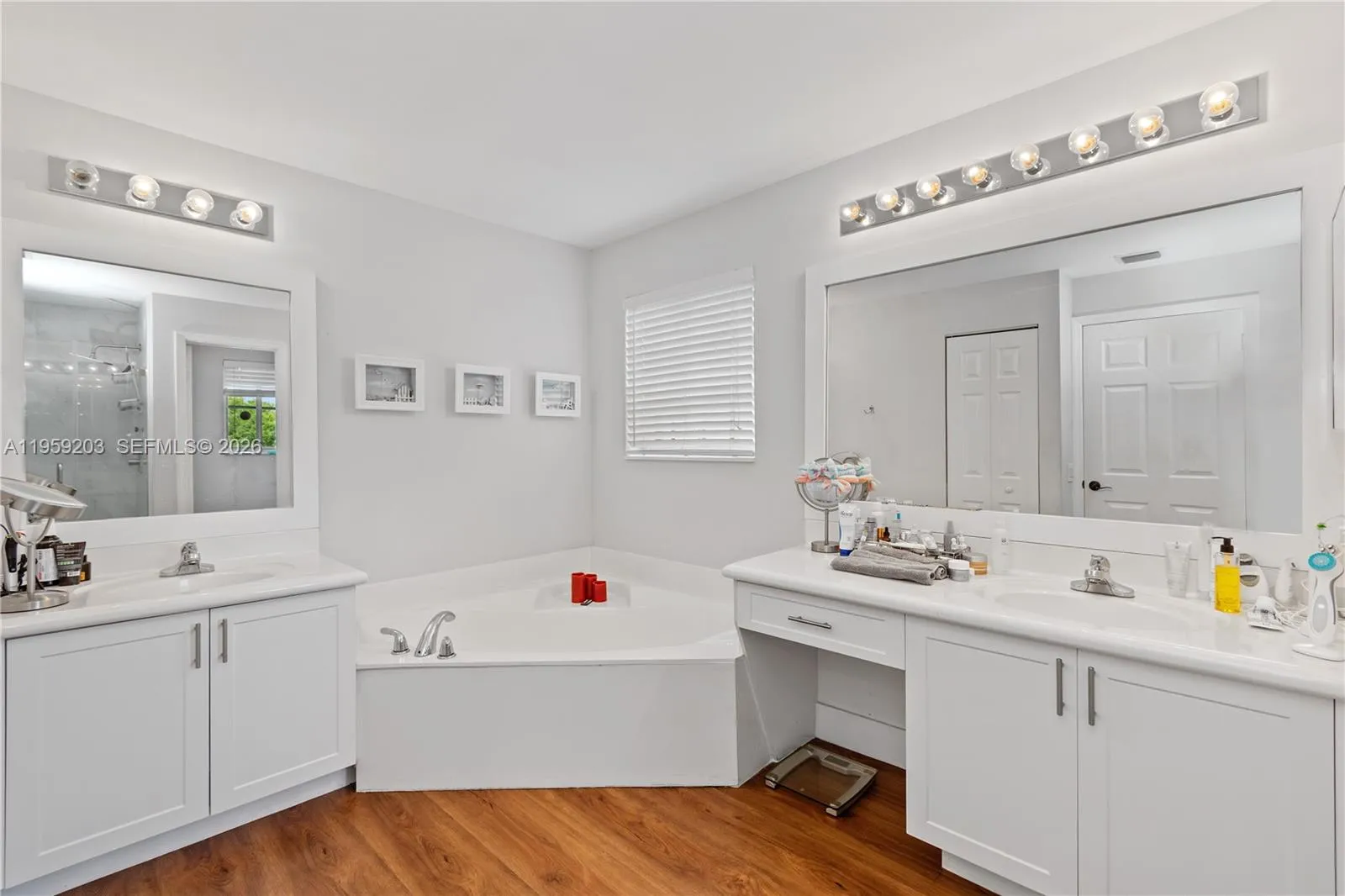 1095 Chenille Cir, Weston, Florida 33327, Weston, Florida 33327, 7 Bedrooms Bedrooms, ,4 BathroomsBathrooms,Residential,For Sale,1095 Chenille Cir, Weston, Florida 33327,A11959203