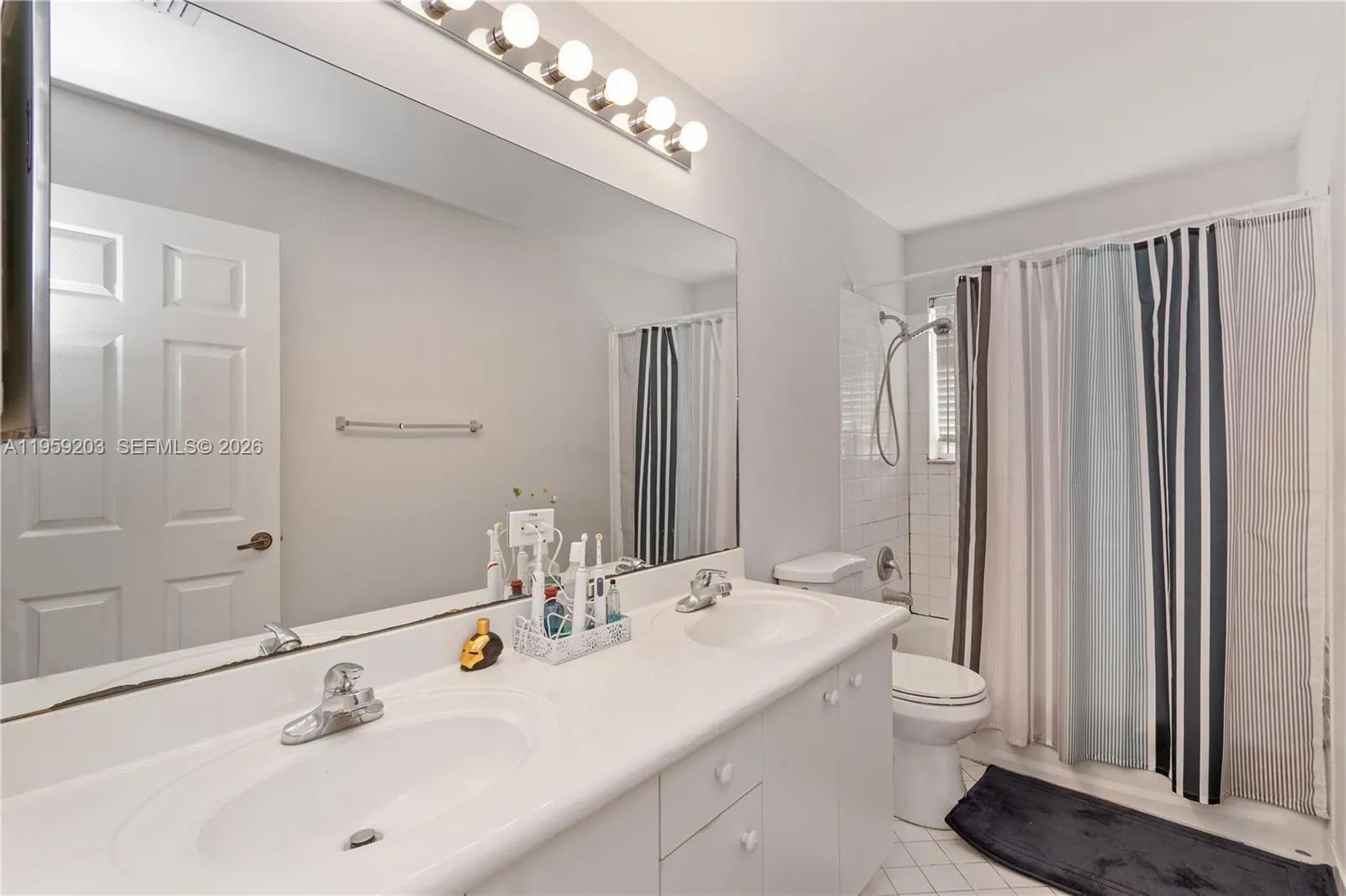 1095 Chenille Cir, Weston, Florida 33327, Weston, Florida 33327, 7 Bedrooms Bedrooms, ,4 BathroomsBathrooms,Residential,For Sale,1095 Chenille Cir, Weston, Florida 33327,A11959203