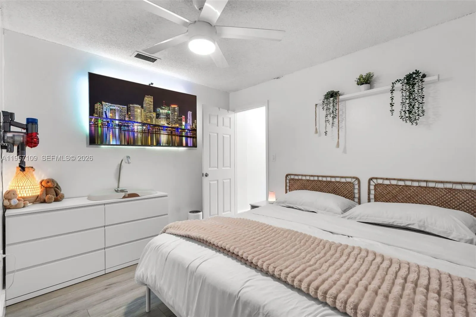 7531 W 29th Way 7531, Hialeah, Florida 33018, Hialeah, Florida 33018, 3 Bedrooms Bedrooms, ,2 BathroomsBathrooms,Residential Lease,For Rent,7531 W 29th Way 7531, Hialeah, Florida 33018,A11957109