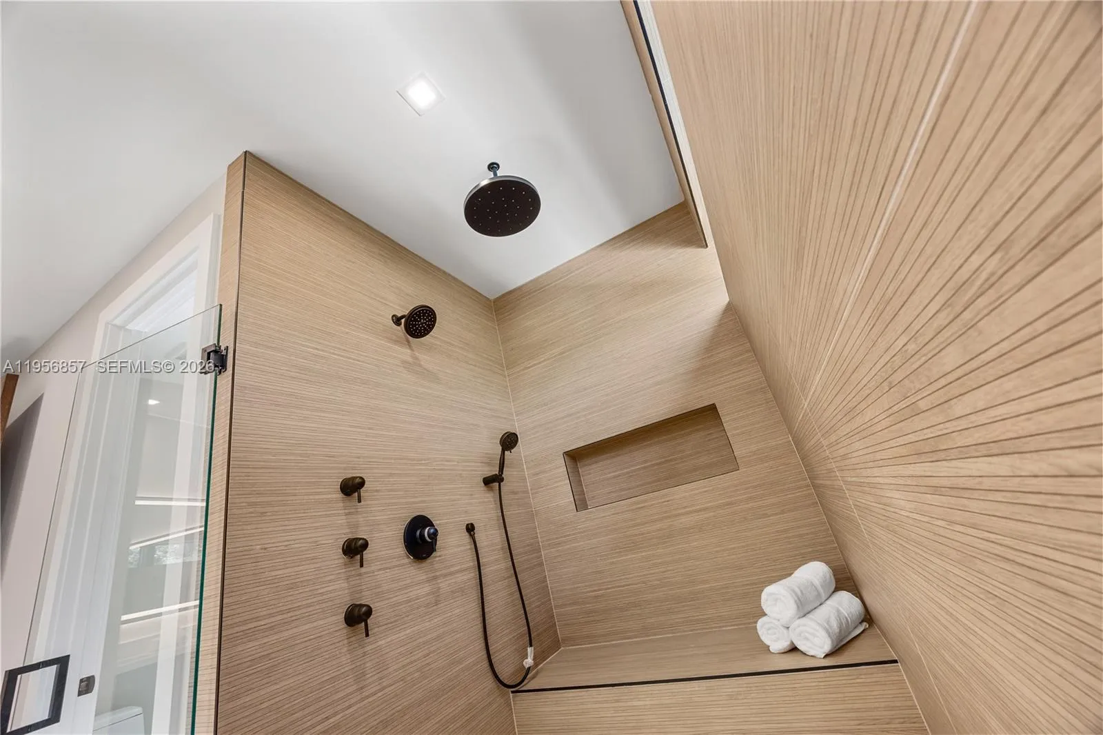 2805 Freeman St, Miami, Florida 33133, Miami, Florida 33133, 5 Bedrooms Bedrooms, ,5 BathroomsBathrooms,Residential Lease,For Rent,2805 Freeman St, Miami, Florida 33133,A11956857