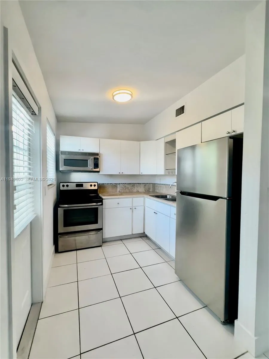 3360 Frow Ave, Miami, Florida 33133, Miami, Florida 33133, 3 Bedrooms Bedrooms, ,1 BathroomBathrooms,Residential Lease,For Rent,3360 Frow Ave, Miami, Florida 33133,A11949800
