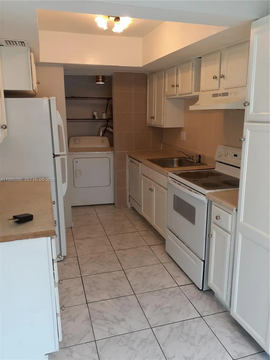 5842 Nw 21st St 42-b, Lauderhill, Florida 33313, Lauderhill, Florida 33313, 2 Bedrooms Bedrooms, ,1 BathroomBathrooms,Residential,For Sale,5842 Nw 21st St 42-b, Lauderhill, Florida 33313,A11959290