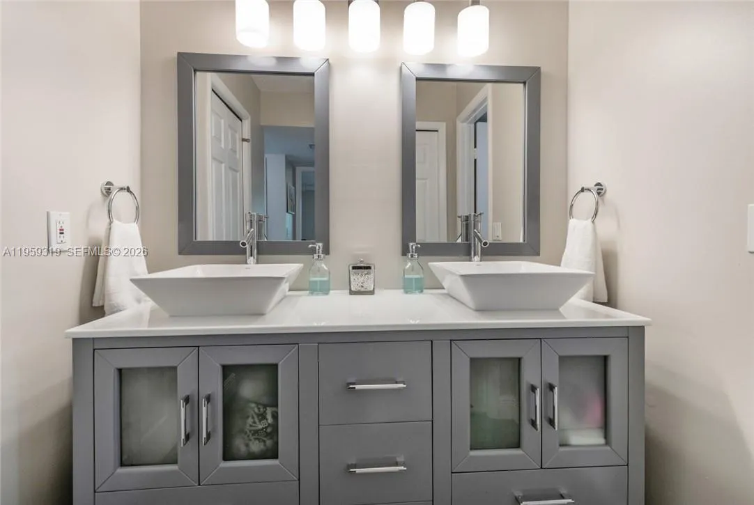 402 Lakeview Dr 201, Weston, Florida 33326, Weston, Florida 33326, 2 Bedrooms Bedrooms, ,2 BathroomsBathrooms,Residential,For Sale,402 Lakeview Dr 201, Weston, Florida 33326,A11959319