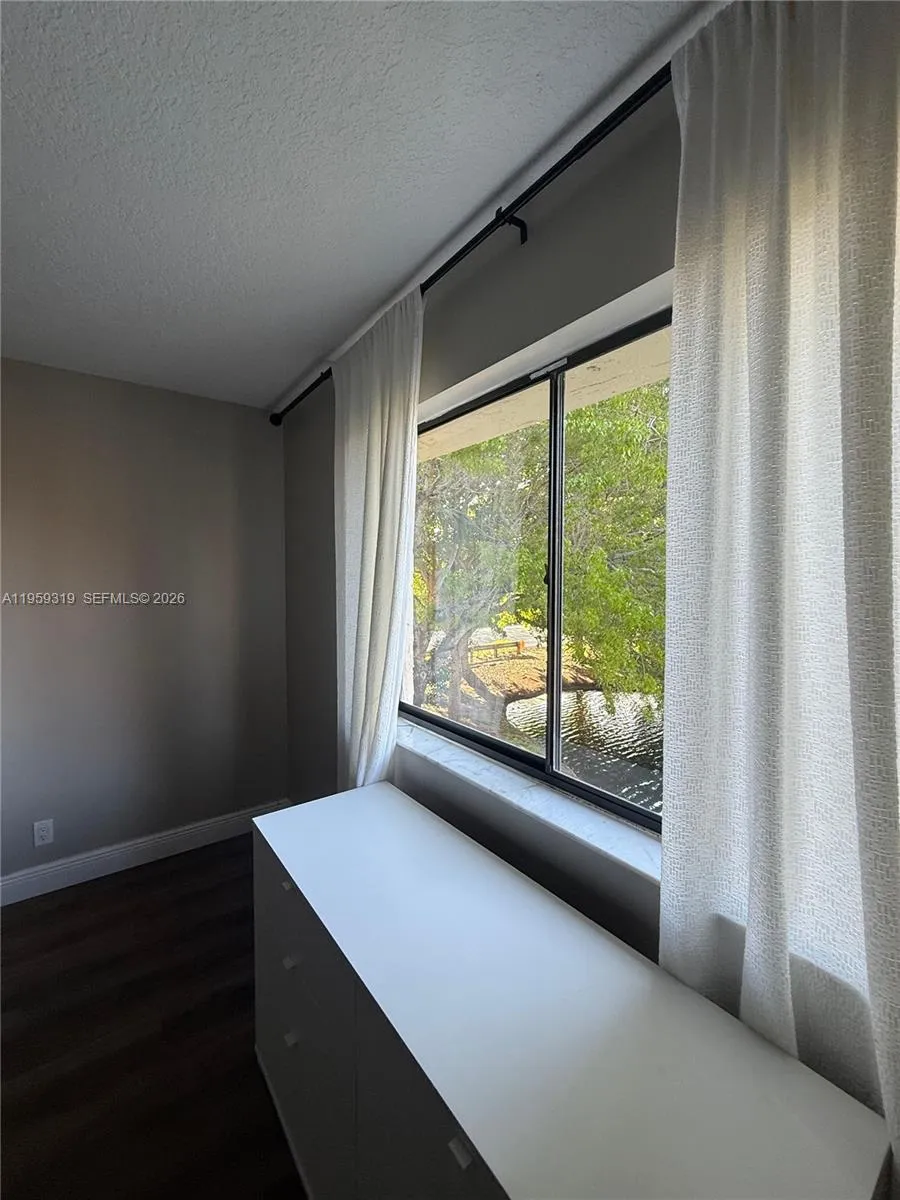 402 Lakeview Dr 201, Weston, Florida 33326, Weston, Florida 33326, 2 Bedrooms Bedrooms, ,2 BathroomsBathrooms,Residential,For Sale,402 Lakeview Dr 201, Weston, Florida 33326,A11959319