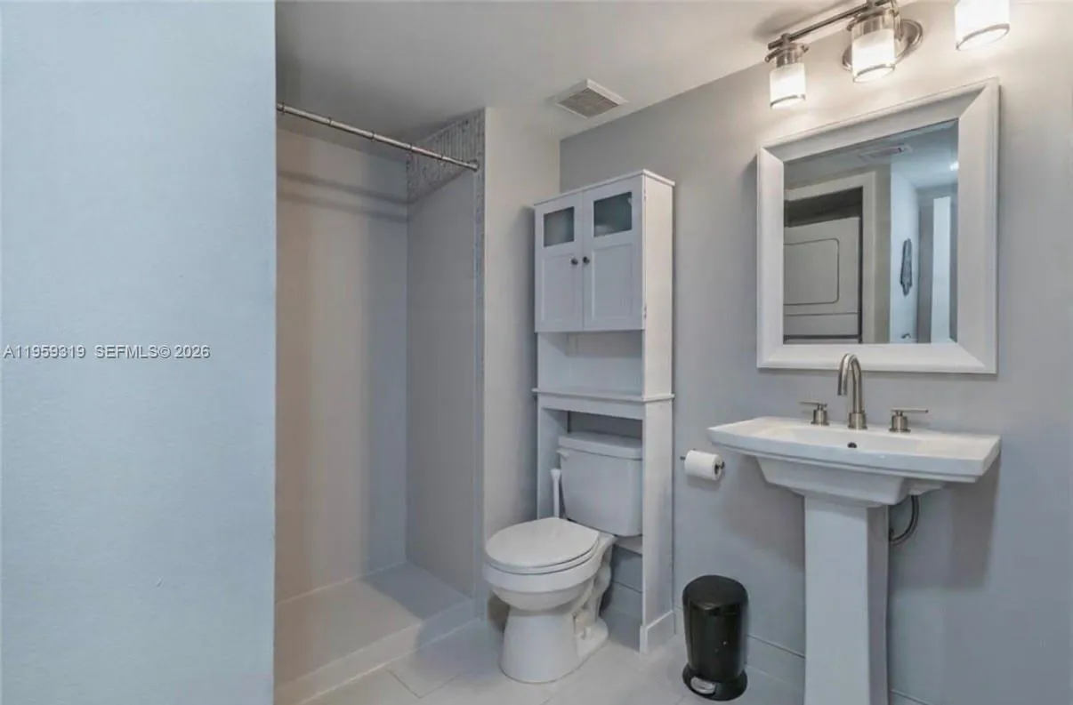 402 Lakeview Dr 201, Weston, Florida 33326, Weston, Florida 33326, 2 Bedrooms Bedrooms, ,2 BathroomsBathrooms,Residential,For Sale,402 Lakeview Dr 201, Weston, Florida 33326,A11959319