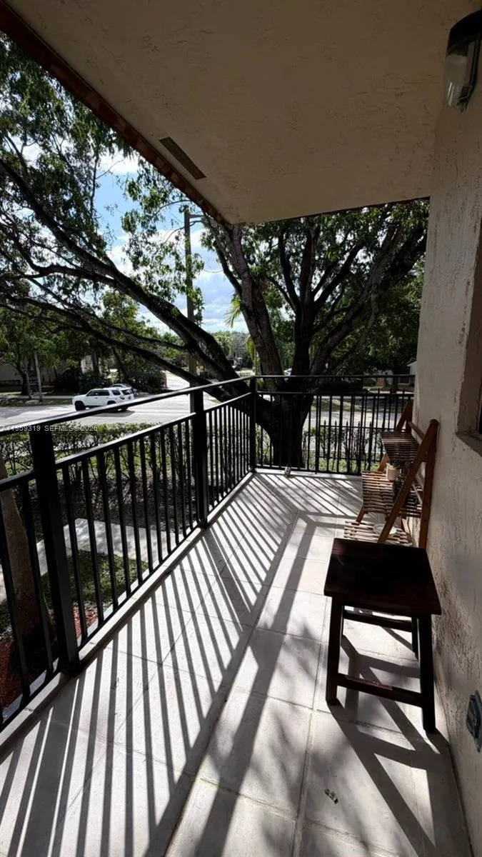 402 Lakeview Dr 201, Weston, Florida 33326, Weston, Florida 33326, 2 Bedrooms Bedrooms, ,2 BathroomsBathrooms,Residential,For Sale,402 Lakeview Dr 201, Weston, Florida 33326,A11959319