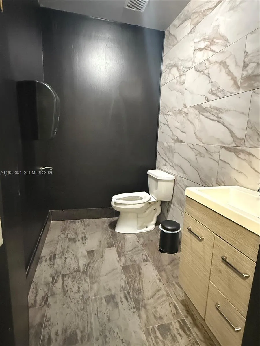 4960 Nw 165th St B1, Miami Gardens, Florida 33014, Miami Gardens, Florida 33014, ,Commercial Lease,For Rent,4960 Nw 165th St B1, Miami Gardens, Florida 33014,A11959351