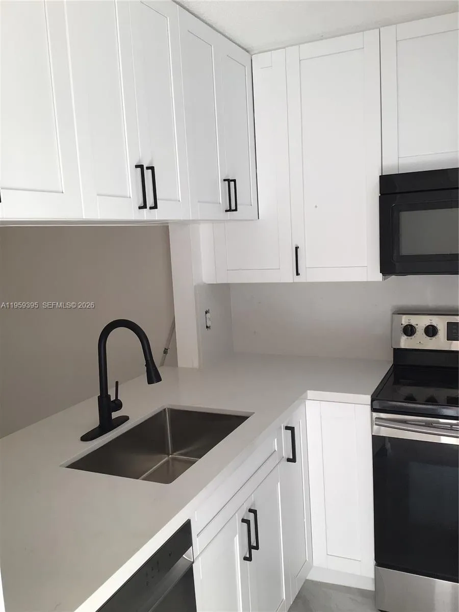10357 Nw 8th St 105, Pembroke Pines, Florida 33026, Pembroke Pines, Florida 33026, 2 Bedrooms Bedrooms, ,2 BathroomsBathrooms,Residential Lease,For Rent,10357 Nw 8th St 105, Pembroke Pines, Florida 33026,A11959395