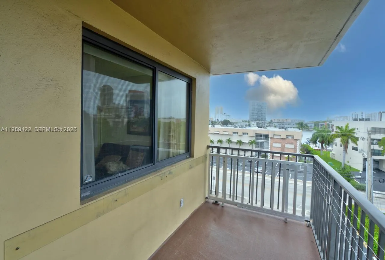 301 Golden Isles Dr 502, Hallandale Beach, Florida, Hallandale Beach, Florida 33009, 1 Bedroom Bedrooms, ,1 BathroomBathrooms,Residential,For Sale,301 Golden Isles Dr 502, Hallandale Beach, Florida,A11959422