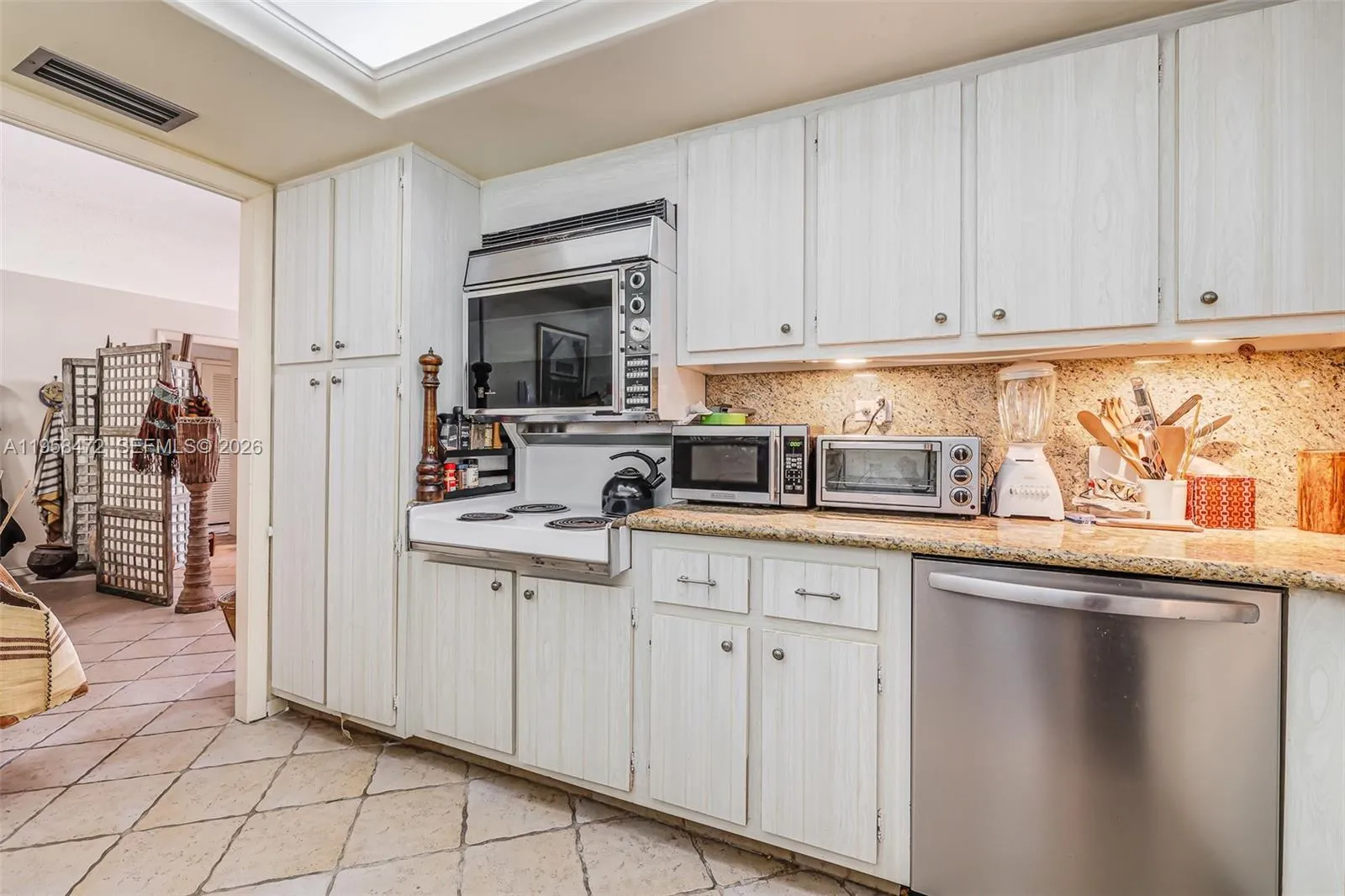 6039 Collins Ave 833, Miami Beach, Florida 33140, Miami Beach, Florida 33140, 1 Bedroom Bedrooms, ,2 BathroomsBathrooms,Residential,For Sale,6039 Collins Ave 833, Miami Beach, Florida 33140,A11958472