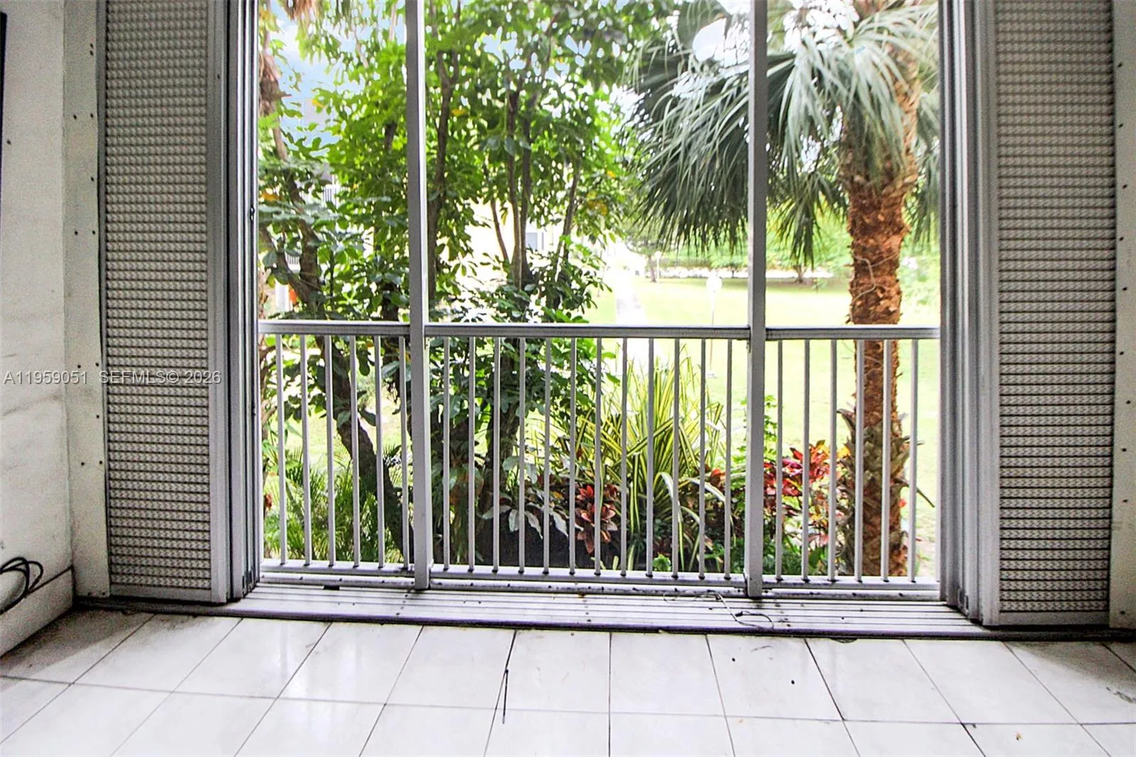 942 Ne 199th St 2f, Miami, Florida 33179, Miami, Florida 33179, 1 Bedroom Bedrooms, ,1 BathroomBathrooms,Residential,For Sale,942 Ne 199th St 2f, Miami, Florida 33179,A11959051