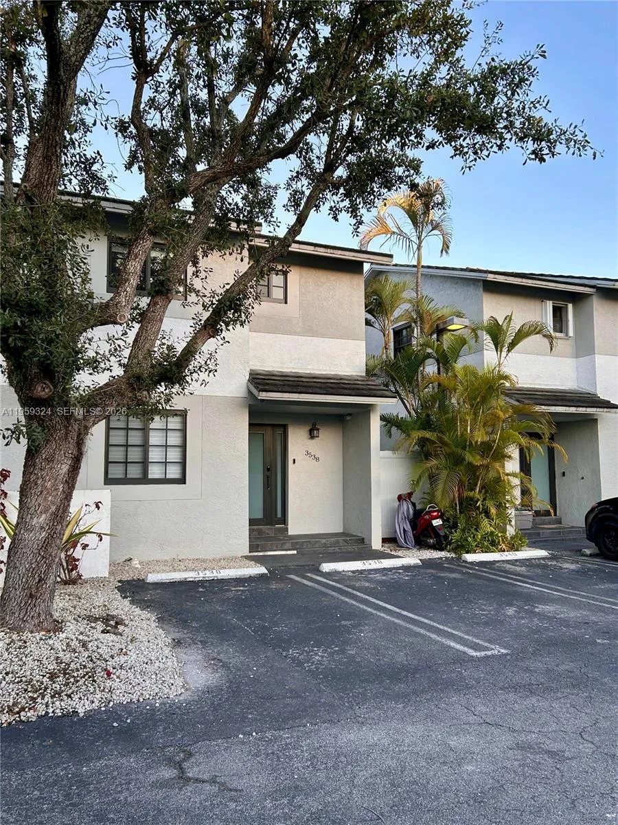 3538 Sw 17th St 1b, Miami, Florida 33145, Miami, Florida 33145, 3 Bedrooms Bedrooms, ,3 BathroomsBathrooms,Residential Lease,For Rent,3538 Sw 17th St 1b, Miami, Florida 33145,A11959324