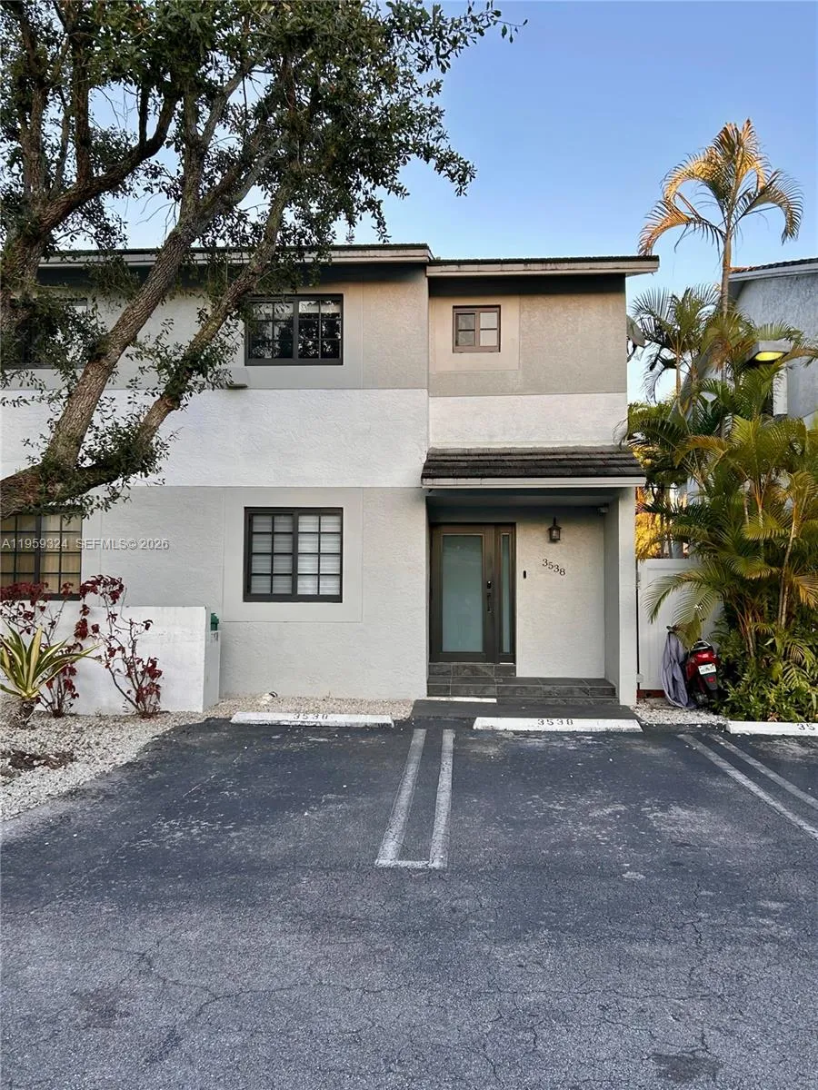 3538 Sw 17th St 1b, Miami, Florida 33145, Miami, Florida 33145, 3 Bedrooms Bedrooms, ,3 BathroomsBathrooms,Residential Lease,For Rent,3538 Sw 17th St 1b, Miami, Florida 33145,A11959324