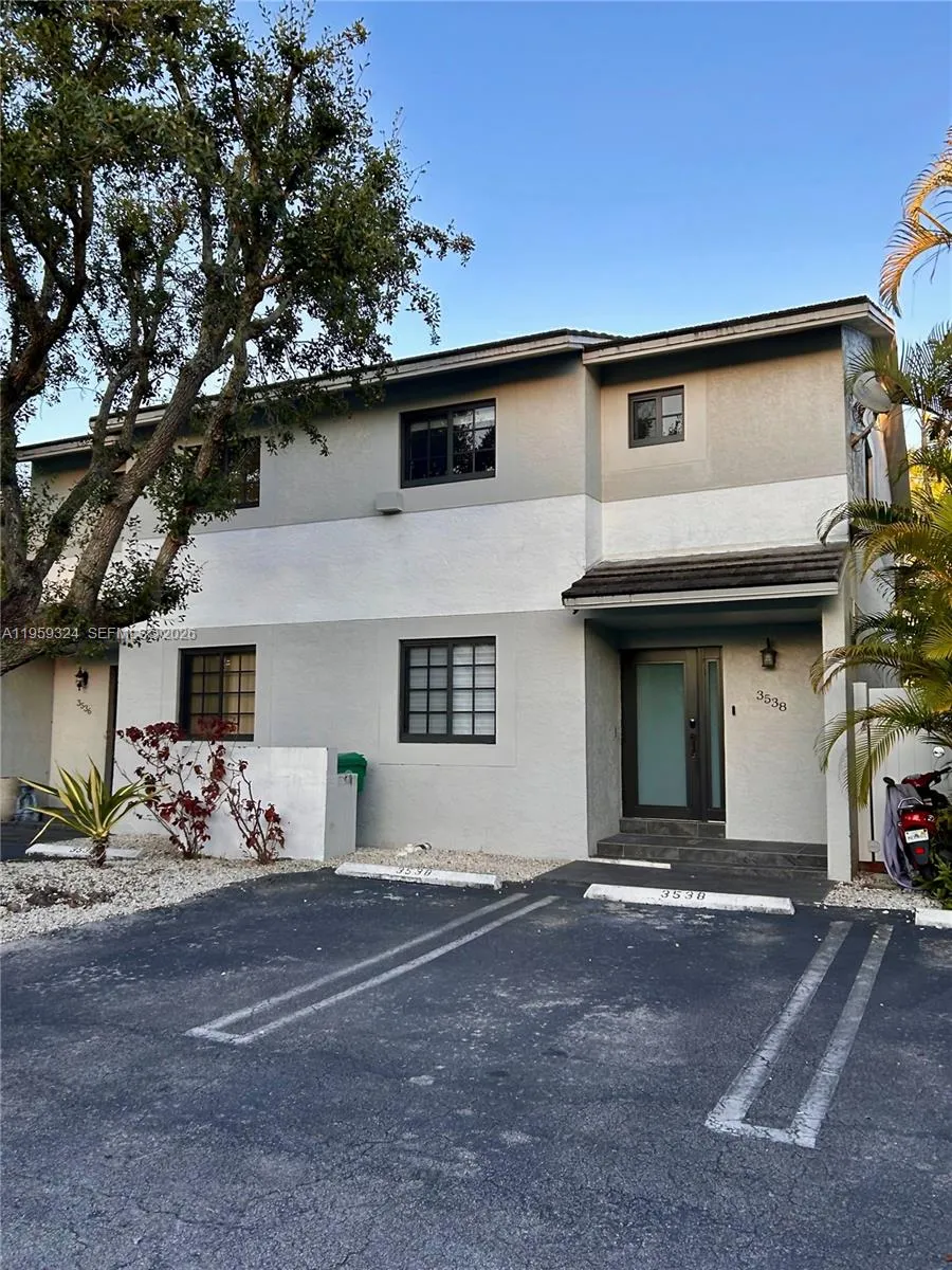 3538 Sw 17th St 1b, Miami, Florida 33145, Miami, Florida 33145, 3 Bedrooms Bedrooms, ,3 BathroomsBathrooms,Residential Lease,For Rent,3538 Sw 17th St 1b, Miami, Florida 33145,A11959324