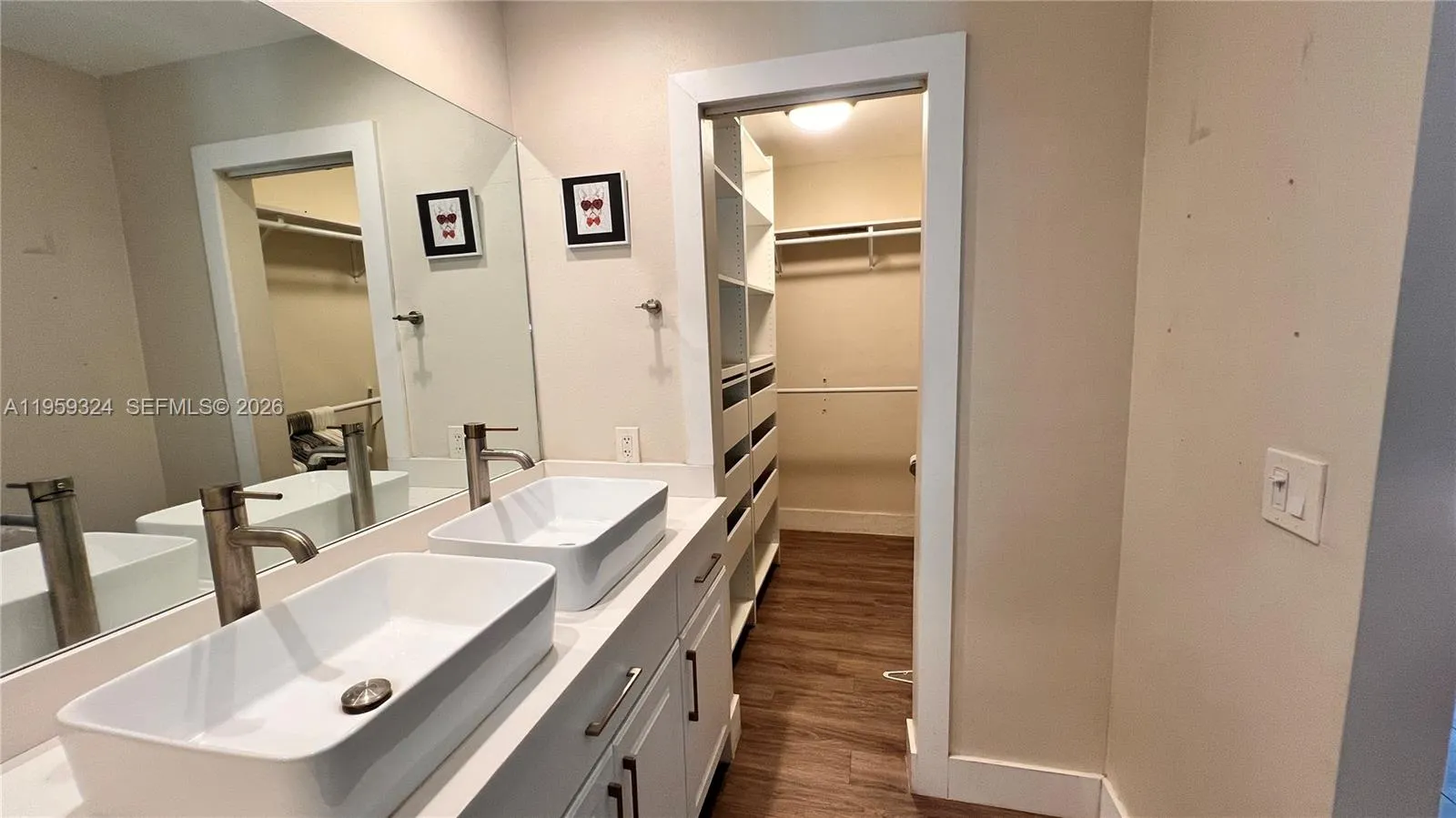 Master bedroom bathroom