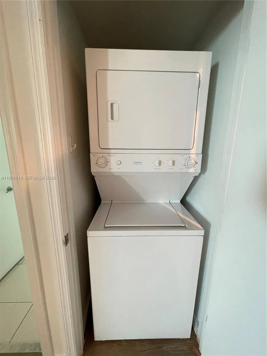 55 Se 6th St 1807, Miami, Florida 33131, Miami, Florida 33131, 2 Bedrooms Bedrooms, ,2 BathroomsBathrooms,Residential,For Sale,55 Se 6th St 1807, Miami, Florida 33131,A11958010