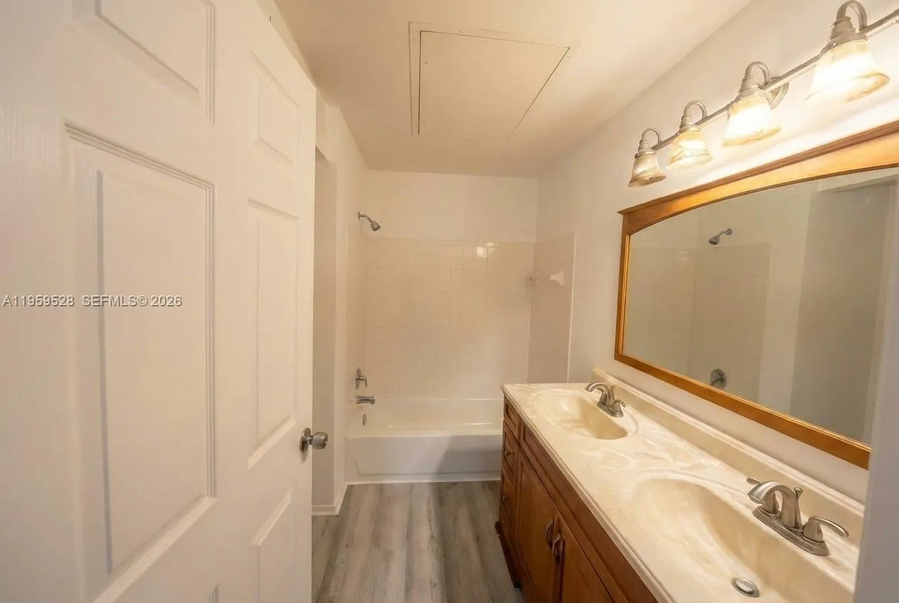 2420 Nw 33rd St 1011, Oakland Park, Florida 33309, Oakland Park, Florida 33309, 2 Bedrooms Bedrooms, ,2 BathroomsBathrooms,Residential Lease,For Rent,2420 Nw 33rd St 1011, Oakland Park, Florida 33309,A11959528