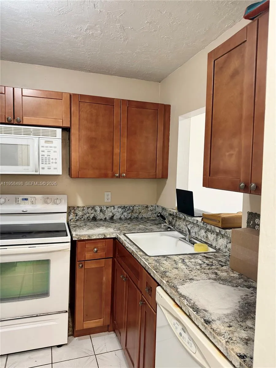 1830 Dixieanna St 404, Hollywood, Florida 33020, Hollywood, Florida 33020, 1 Bedroom Bedrooms, ,1 BathroomBathrooms,Residential,For Sale,1830 Dixieanna St 404, Hollywood, Florida 33020,A11958498