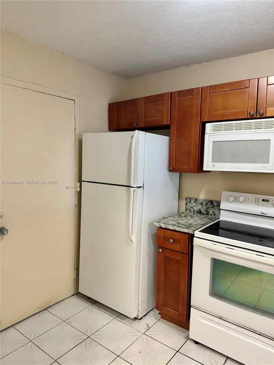 1830 Dixieanna St 404, Hollywood, Florida 33020, Hollywood, Florida 33020, 1 Bedroom Bedrooms, ,1 BathroomBathrooms,Residential,For Sale,1830 Dixieanna St 404, Hollywood, Florida 33020,A11958498