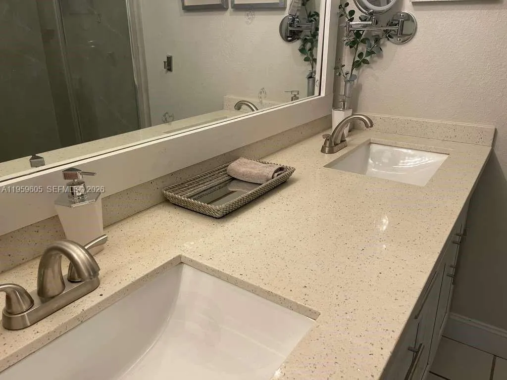 4800 Bayview Dr 505, Fort Lauderdale, Florida 3330, Fort Lauderdale, Florida 33308, 2 Bedrooms Bedrooms, ,2 BathroomsBathrooms,Residential,For Sale,4800 Bayview Dr 505, Fort Lauderdale, Florida 3330,A11959605