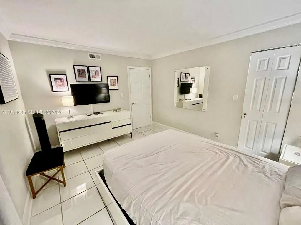 4800 Bayview Dr 505, Fort Lauderdale, Florida 3330, Fort Lauderdale, Florida 33308, 2 Bedrooms Bedrooms, ,2 BathroomsBathrooms,Residential,For Sale,4800 Bayview Dr 505, Fort Lauderdale, Florida 3330,A11959605