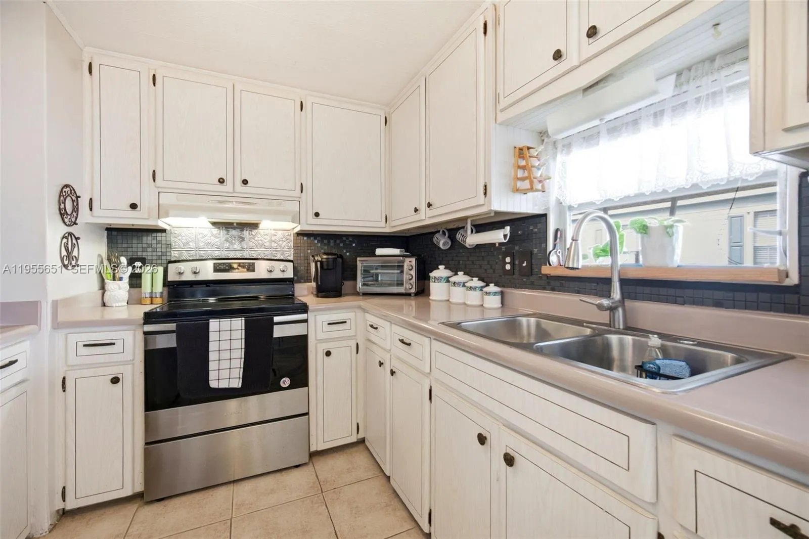 1981 Sw 83rd Ave, Davie, Florida 33324, Davie, Florida 33324, 2 Bedrooms Bedrooms, ,2 BathroomsBathrooms,Residential,For Sale,1981 Sw 83rd Ave, Davie, Florida 33324,A11955651