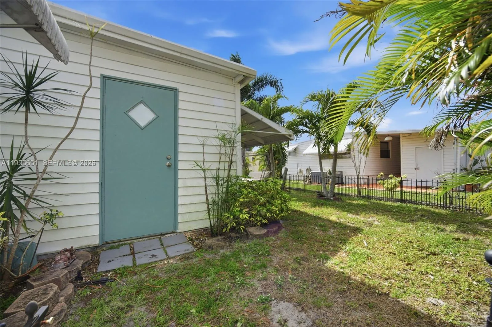1981 Sw 83rd Ave, Davie, Florida 33324, Davie, Florida 33324, 2 Bedrooms Bedrooms, ,2 BathroomsBathrooms,Residential,For Sale,1981 Sw 83rd Ave, Davie, Florida 33324,A11955651